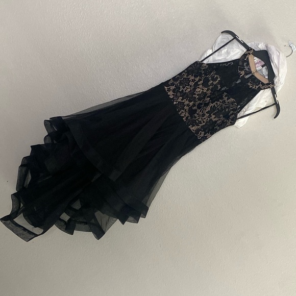 Formal Dress - Picture 1 of 3